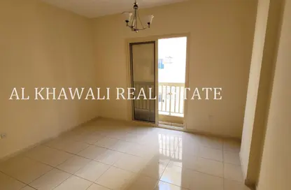 شقة - 2 غرف نوم - 2 حمامات للايجار في النباعة - الشارقة