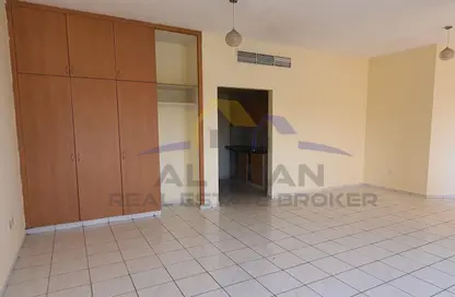 Apartment - Studio - 1 Bathroom for rent in Building U10 - Italy Cluster - International City - Dubai
