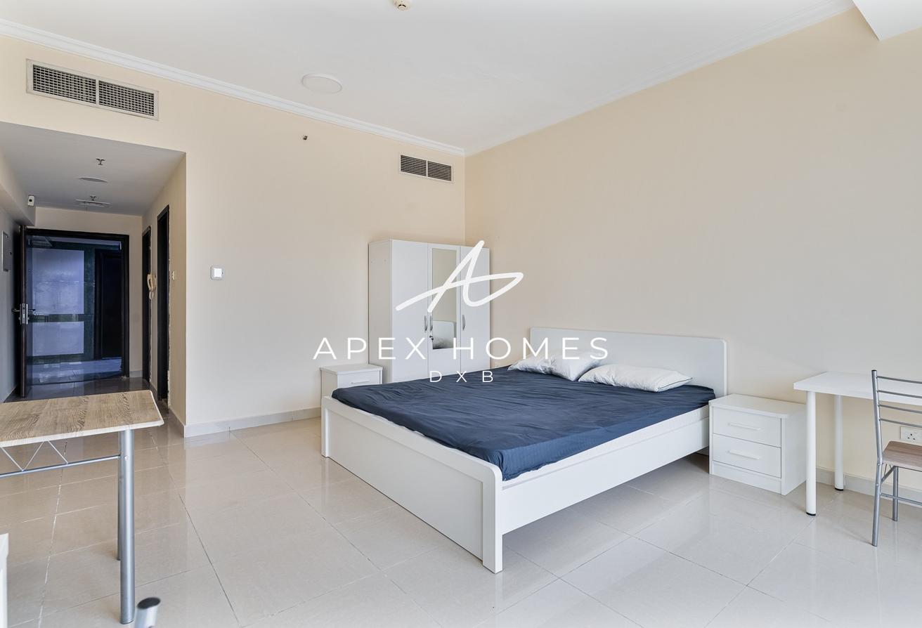 Near Metro | Full Lake View Funished | Balcony photo 6