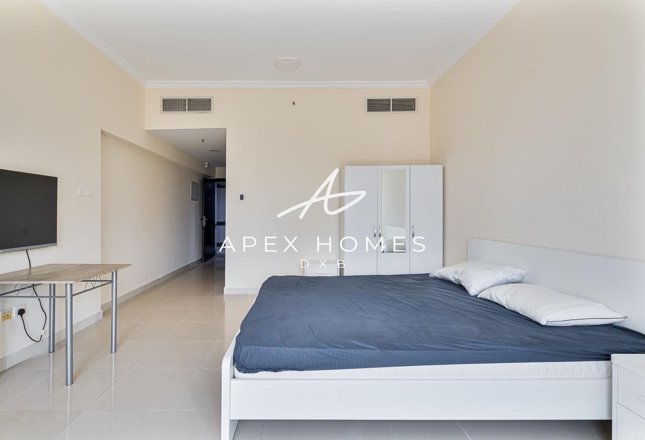 Near Metro | Full Lake View Funished | Balcony photo 4