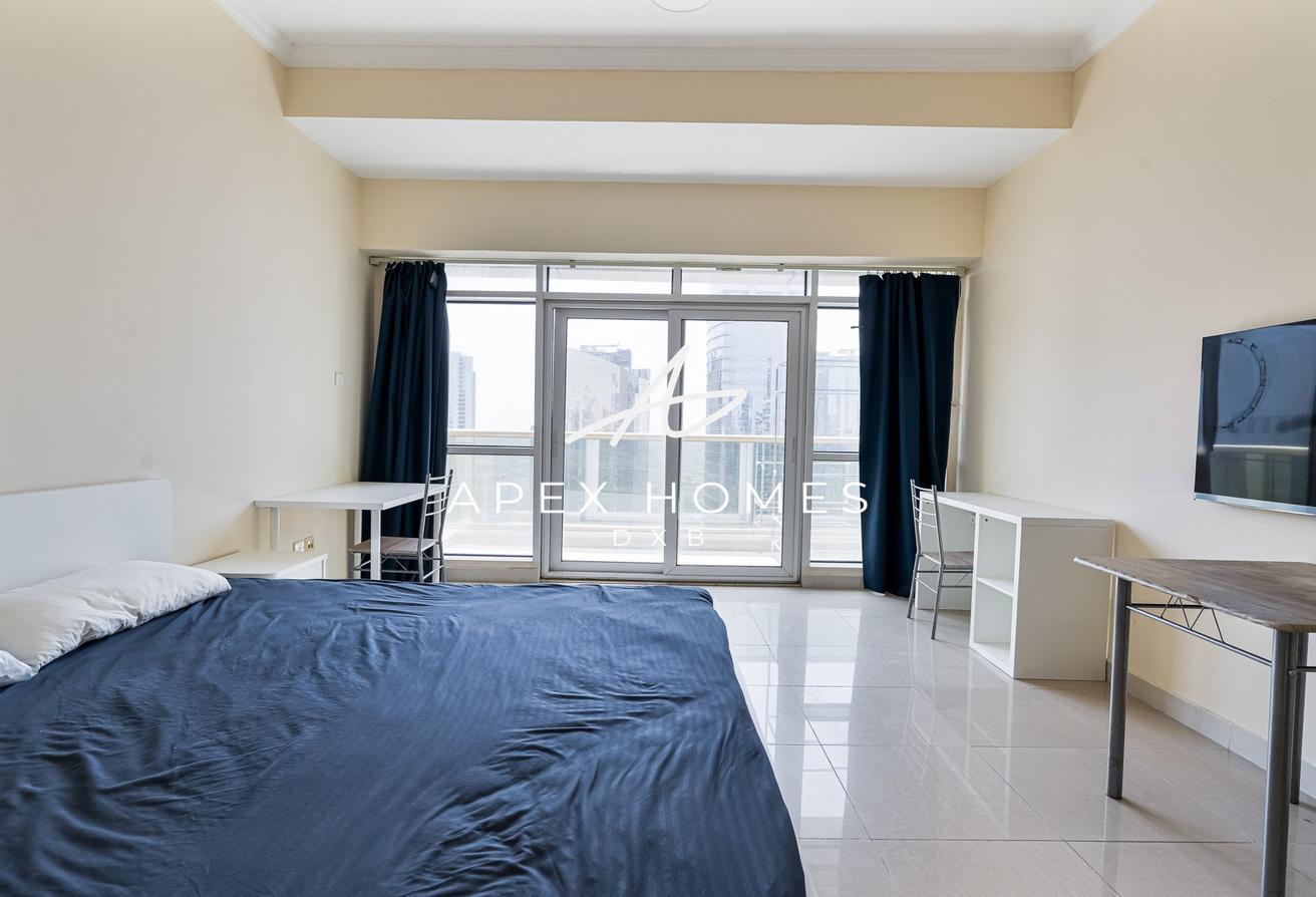 Near Metro | Full Lake View Funished | Balcony photo 7