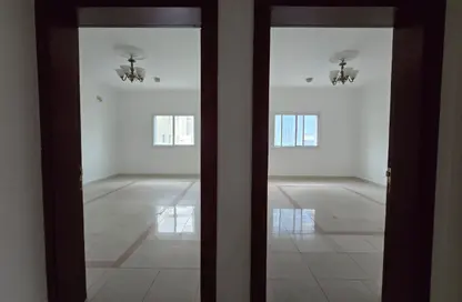 شقة - 2 غرف نوم - 3 حمامات للايجار في برج الكورنيش - طريق كورنيش عجمان - عجمان