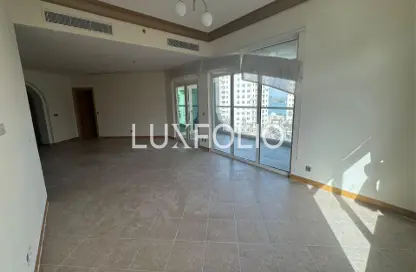 Apartment - 3 Bedrooms - 4 Bathrooms for rent in Al Tamr - Shoreline Apartments - Palm Jumeirah - Dubai