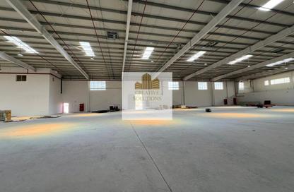 Warehouse - Studio - 2 Bathrooms for rent in Umm Al Thuoob - Umm Al Quwain