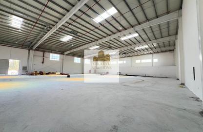 Warehouse - Studio - 2 Bathrooms for rent in Umm Al Thuoob - Umm Al Quwain