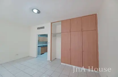 شقة - 1 حمام للايجار في يو 18 - طراز إيطالي - المدينة العالمية - دبي