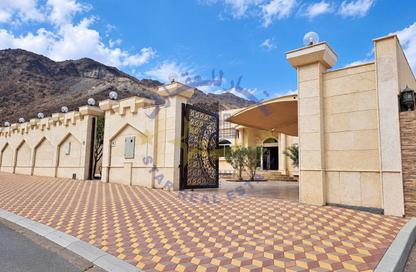 Villa - 4 - 6 for rent in Downtown Fujairah - Fujairah