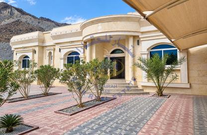 Villa - 4 - 6 for rent in Downtown Fujairah - Fujairah