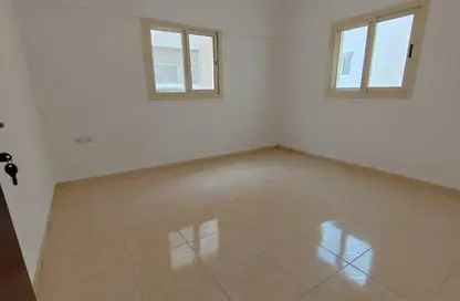Apartment - 2 Bedrooms - 2 Bathrooms for rent in Al Qulaya'ah - Al Sharq - Sharjah