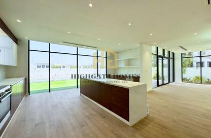 Villa - 6 - 6 for sale in Jumeirah Park - Dubai