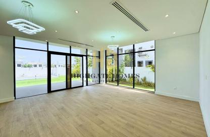 Villa - 6 - 6 for sale in Jumeirah Park - Dubai Villa - 6 - 6 for sale in Jumeirah Park - Dubai