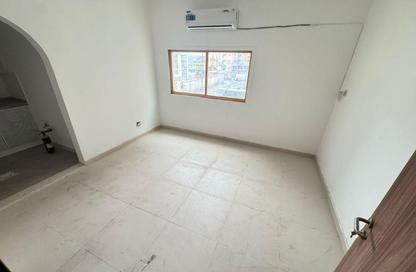 Apartment - Studio - 1 Bathroom for rent in Al Ateek Tower 1 - Al Shuwaiheen - Sharjah