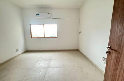 Apartment - Studio - 1 Bathroom for rent in Al Ateek Tower 1 - Al Shuwaiheen - Sharjah