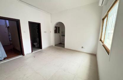 Apartment - Studio - 1 Bathroom for rent in Al Ateek Tower 1 - Al Shuwaiheen - Sharjah