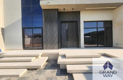 Villa - 5 Bedrooms - 6 Bathrooms for rent in Al Aweer 1 - Al Aweer - Dubai