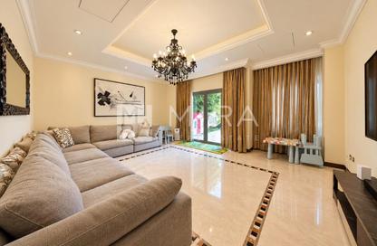 Villa - 4 - 5 for rent in Palm Jumeirah Frond C - Palm Jumeirah - Dubai
