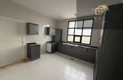 فيلا - 5 غرف نوم - 7 حمامات للايجار في الرفاع - رأس الخيمة