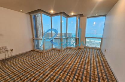 Apartment - 2 Bedrooms - 2 Bathrooms for rent in Baynuna Tower 1 - Corniche Road - Abu Dhabi