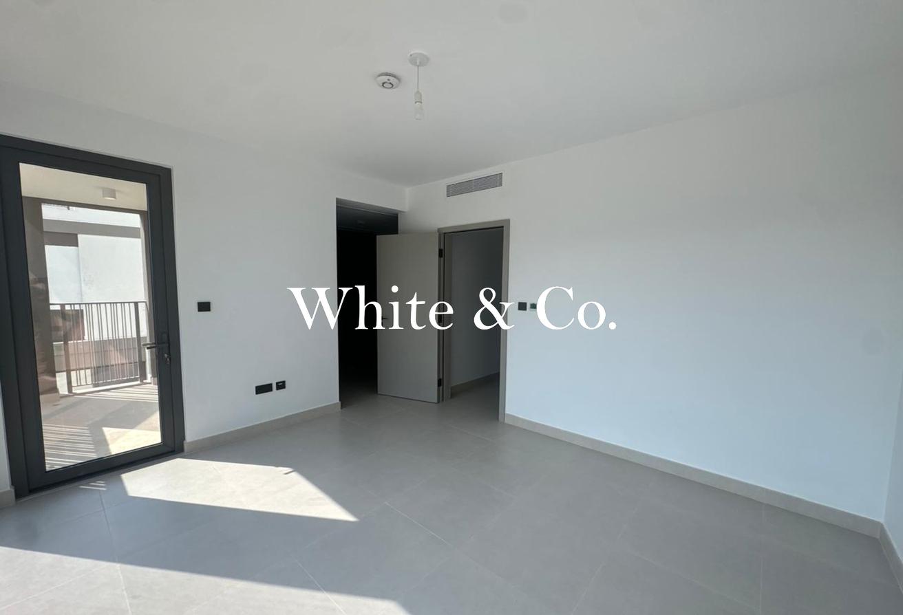 Fully Upgraded | Landscaped | Large Plot photo 8