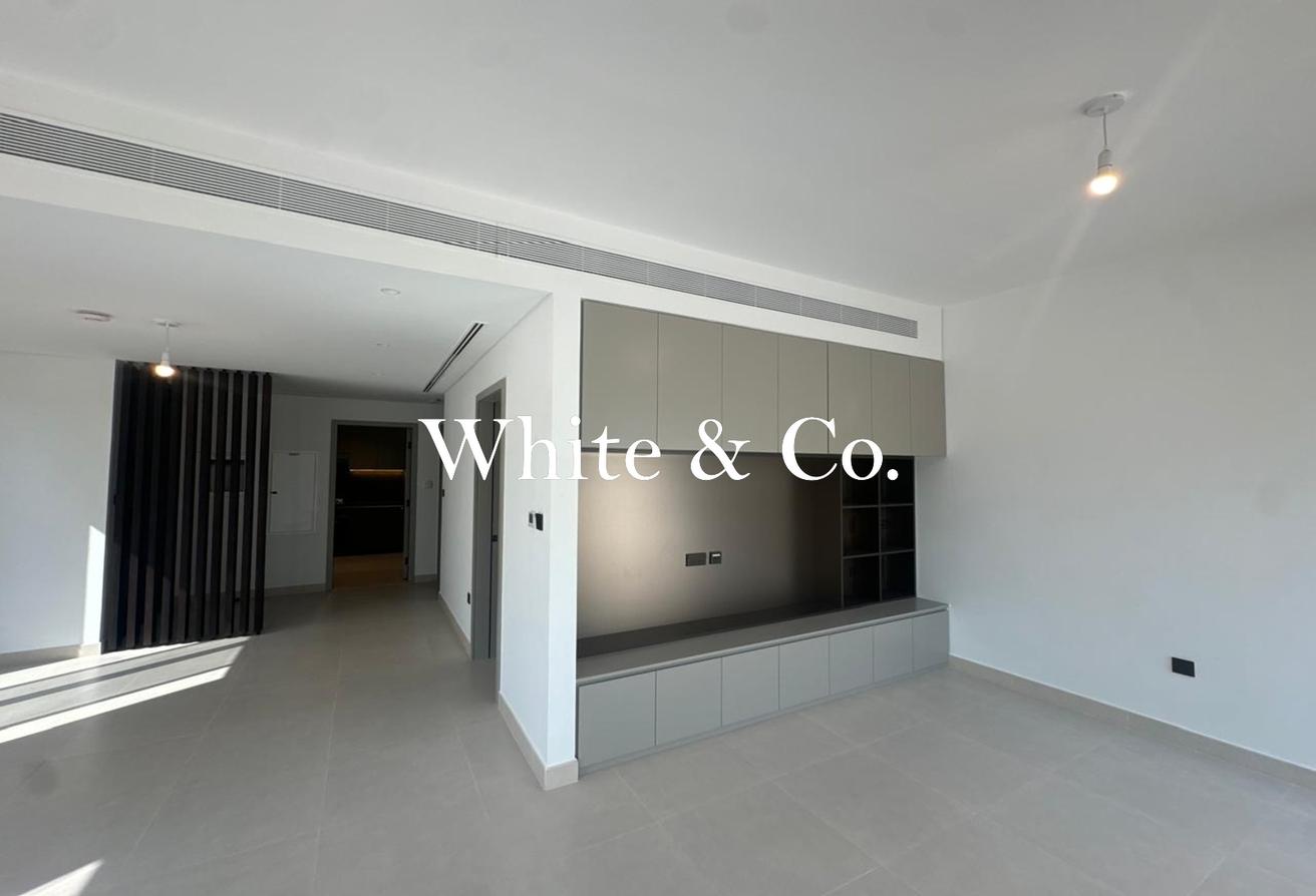 Fully Upgraded | Landscaped | Large Plot photo 4