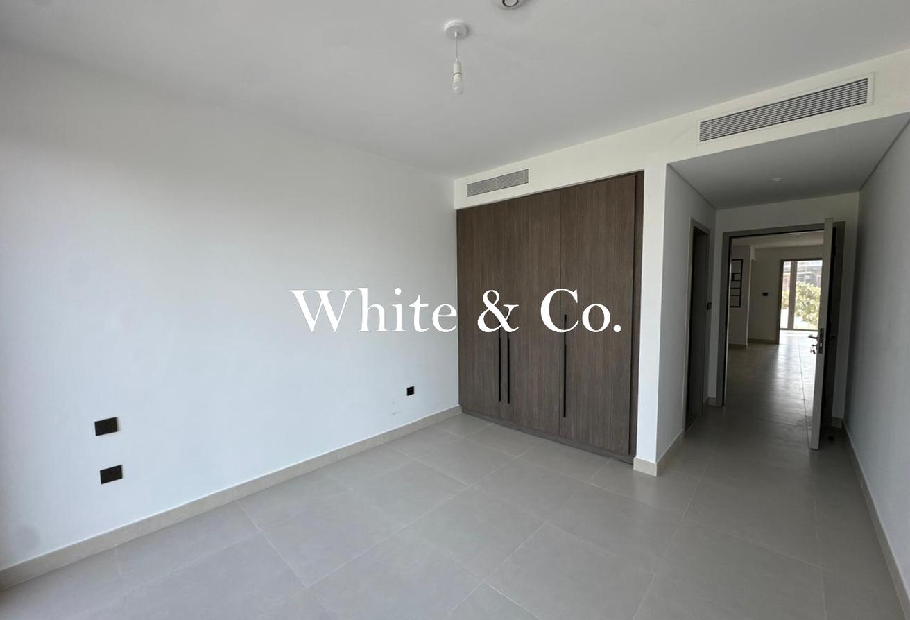 Fully Upgraded | Landscaped | Large Plot photo 10