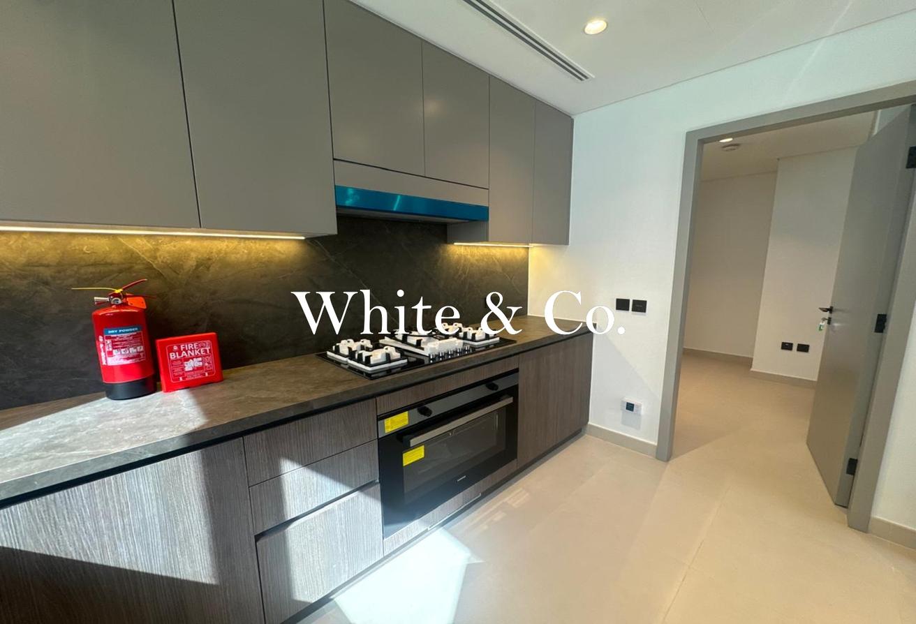 Fully Upgraded | Landscaped | Large Plot photo 5