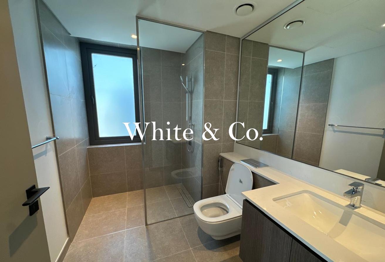 Fully Upgraded | Landscaped | Large Plot photo 12
