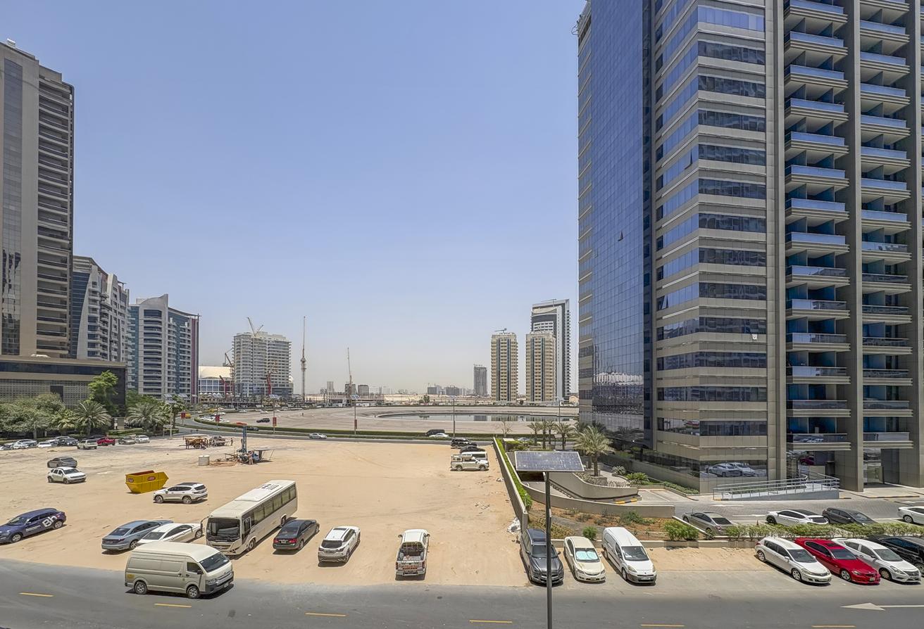 Prime Location | Balcony | Unfurnished | Vacant photo 5
