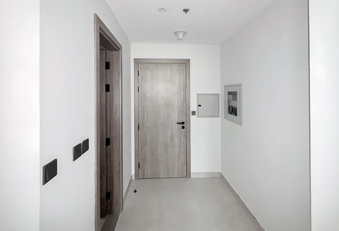 Prime Location | Balcony | Unfurnished | Vacant photo 6
