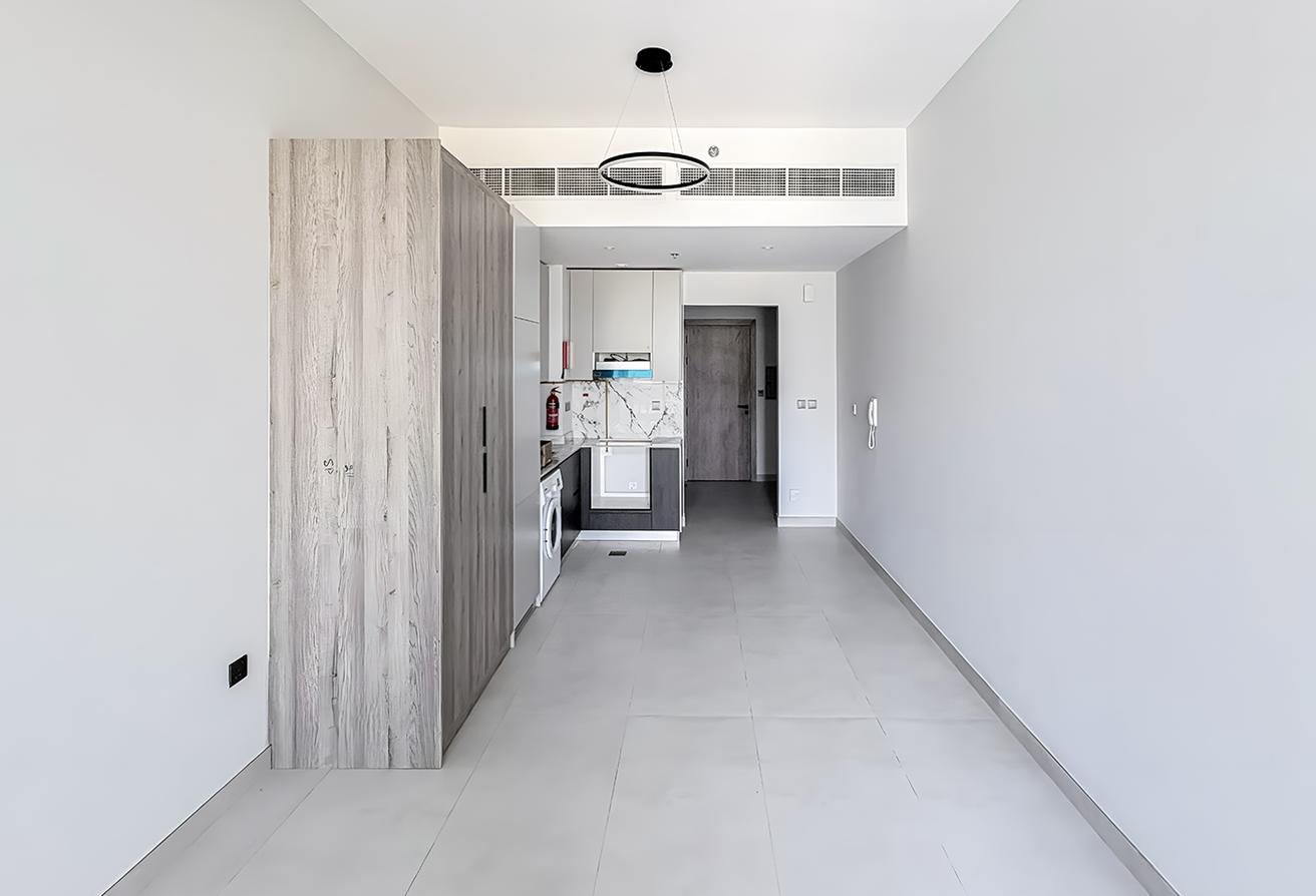 Prime Location | Balcony | Unfurnished | Vacant photo 3