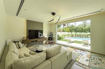 Villa - 4 Bedrooms - 5 Bathrooms for rent in Meadows 9 - Meadows - Dubai