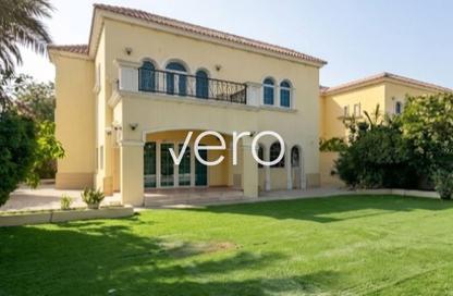 Villa - 3 Bedrooms - 5 Bathrooms for rent in District 7 - Jumeirah Park - Dubai