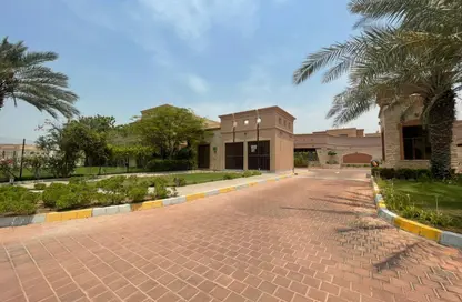 Villa - 4 Bedrooms - 5 Bathrooms for rent in Binal Jesrain - Between Two Bridges - Abu Dhabi