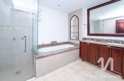 شقة - 2 غرف نوم - 2 حمامات للايجار في كمون 1 - كمون - دبي القديمة - وسط مدينة دبي - دبي