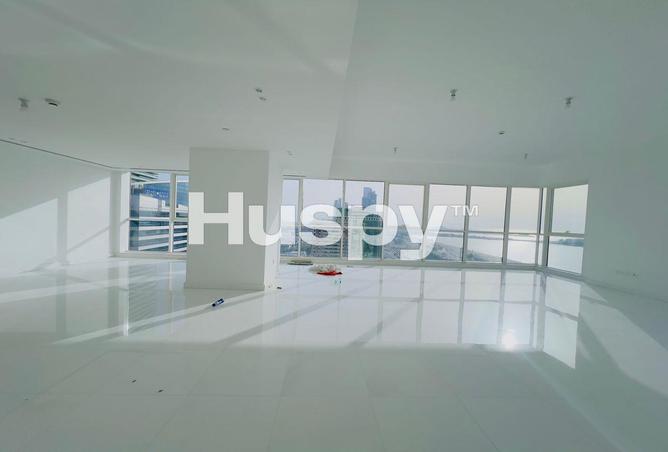 Separate Majlis | Near Corniche | Vacant Now