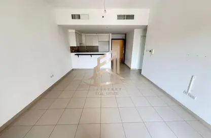 شقة - 2 غرف نوم - 2 حمامات للايجار في 4A شقق زهرة النسيم - زهرة بريز أبارتمنتس 4 - شقق زهرة النسيم - تاون سكوير - دبي