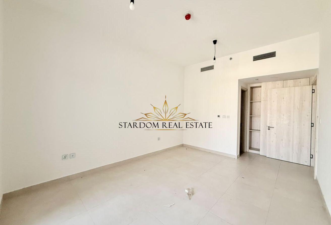 1 BR Apartment in Dubai Land Residence Complex photo 5