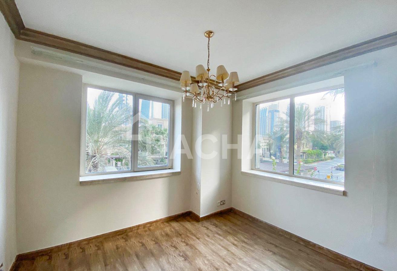 New to Market | Upgraded 4BR | Chiller Free photo 6