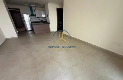 شقة - غرفة نوم - 2 حمامات للايجار في عزيزي بلازا - الفرجان - دبي