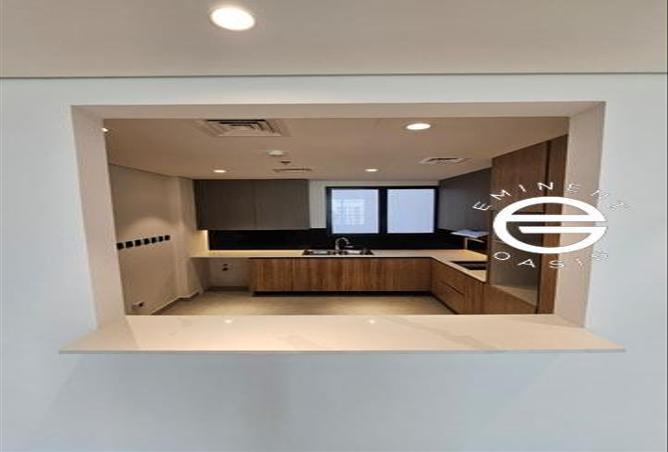 Ready To Move In | Mid Floor | Raod View photo 2