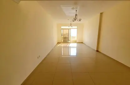 شقة - 3 غرف نوم - 3 حمامات للايجار في مبنى جي جي كو مويلح - تجارية مويلح - الشارقة