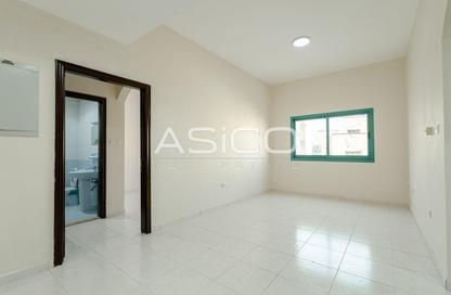 Apartment - 1 Bedroom - 1 Bathroom for rent in Sultan Lootah Building - Al Muraqqabat - Deira - Dubai