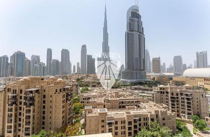Apartment - 2 Bedrooms - 2 Bathrooms for rent in Burj Royale - Downtown Dubai - Dubai