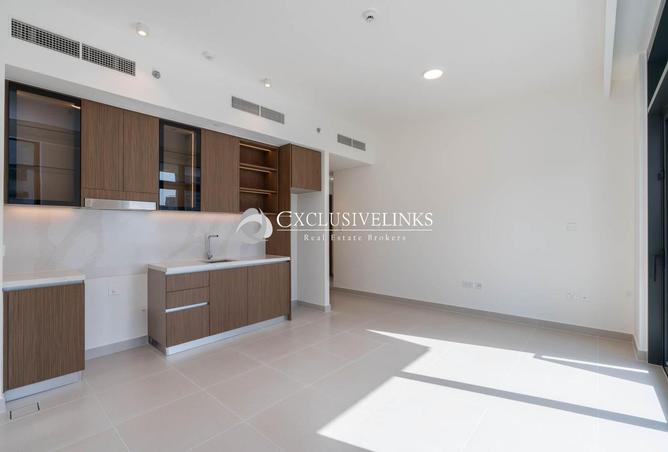 High Floor | Ready to Move | Multiple Cheques photo 3