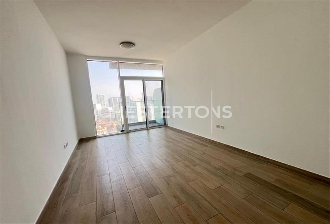 Modern| Spacious | Bright Unit | Available photo 2