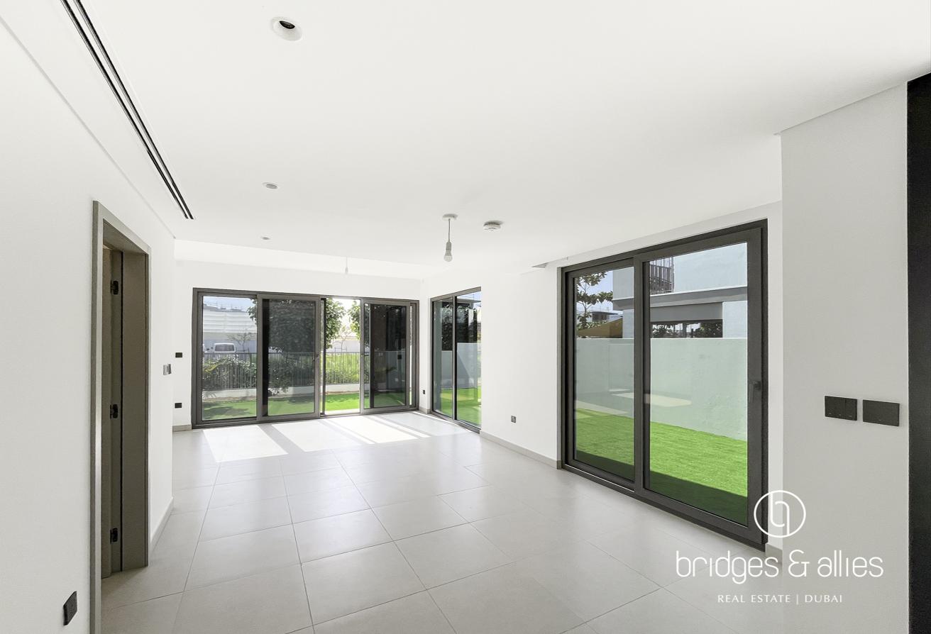 PREMIUM 4 BED + MAIDS | UPGRADED | OPEN KITCHEN photo 4