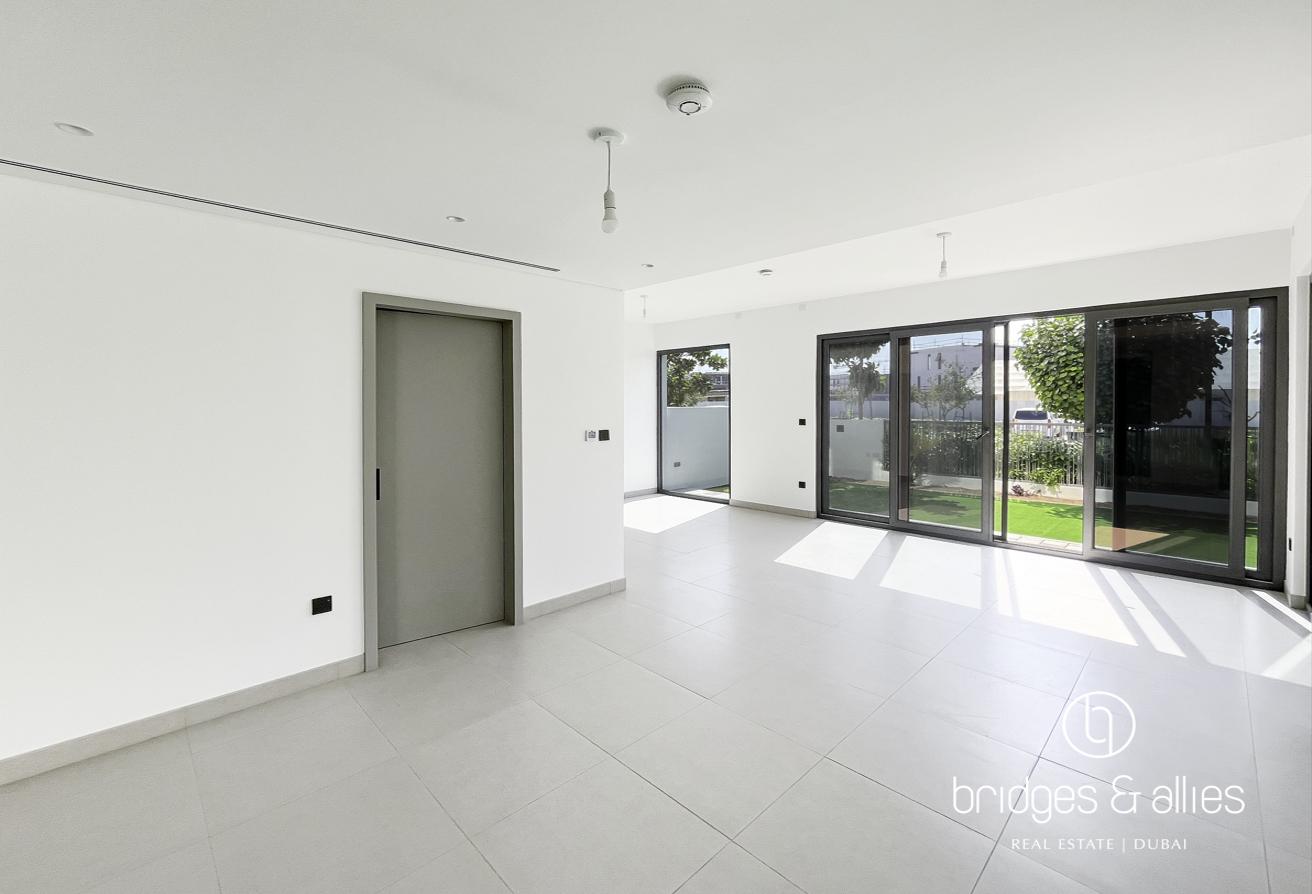 PREMIUM 4 BED + MAIDS | UPGRADED | OPEN KITCHEN photo 5