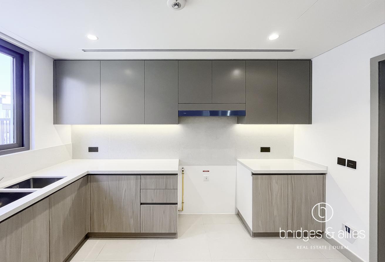 PREMIUM 4 BED + MAIDS | UPGRADED | OPEN KITCHEN photo 8