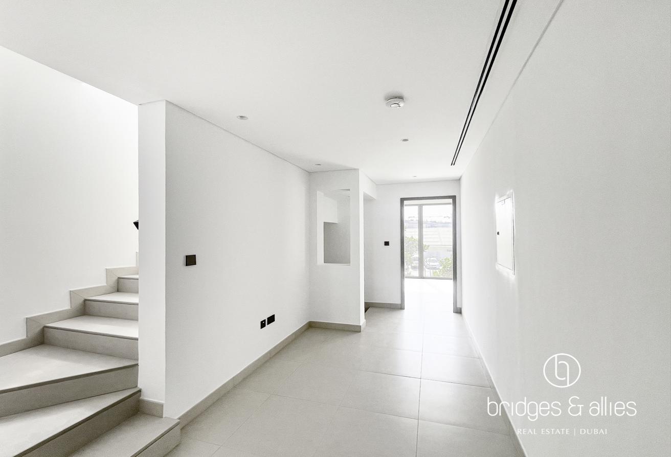 PREMIUM 4 BED + MAIDS | UPGRADED | OPEN KITCHEN photo 12