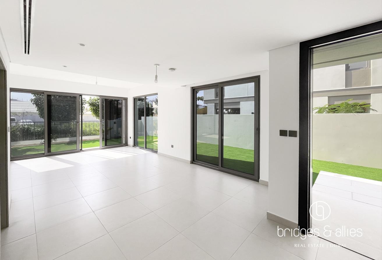 PREMIUM 4 BED + MAIDS | UPGRADED | OPEN KITCHEN photo 6